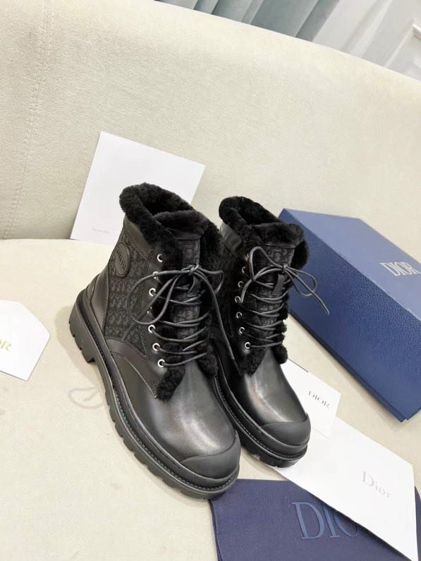 Зимние женские ботинки на меху
