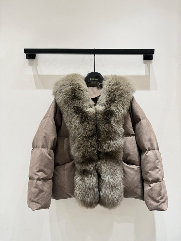 Зимова куртка пуховик з хутром лисиці