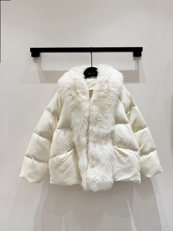 Зимняя куртка пуховик с мехом лисы