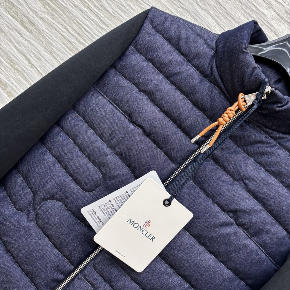 Зимова куртка з трикотажними рукавами фото 3