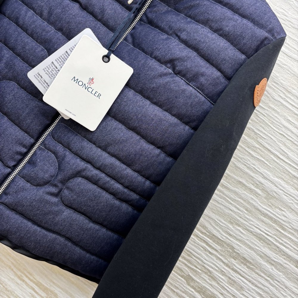 Зимова куртка з трикотажними рукавами фото 7