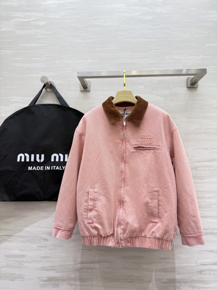 Зимова рожева куртка